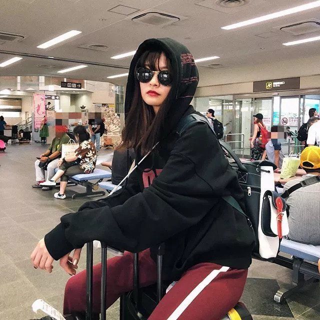 年仅21岁身高167的横田成当红的杂志麻豆,坐拥日圈26万粉丝,超