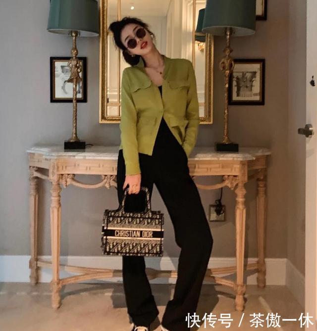 【拖地裤】还在穿过时的“小脚裤”?不如尝试今年流行的3种裤子,显瘦百搭