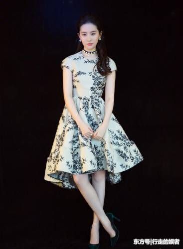 好久不见的刘亦菲瘦了应不止10斤,网友:神仙姐姐是胖着玩的