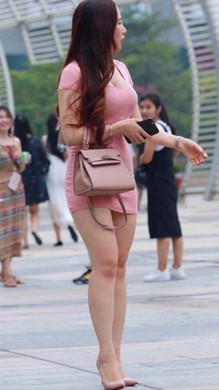 街拍丨这天冷了，是不是更想看热血沸腾的?反正我想!