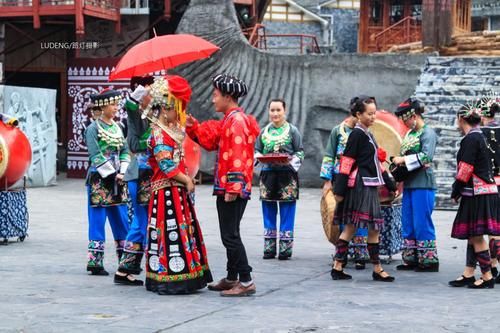 「苗族」中国保存最完好的苗寨,藏在峡谷仙境之中,是湘西最美的风景