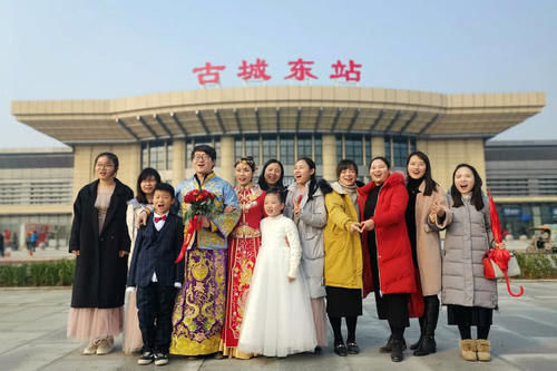  「女硕士」农村小伙乘坐高铁，30元娶回家漂亮女硕士