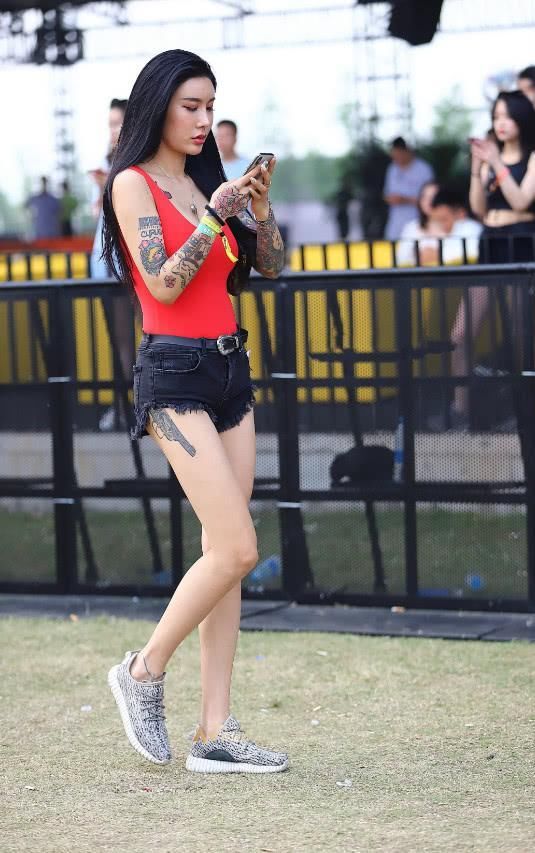 那些恰到好处的纹身，应该是有意为之却看似自然之美！