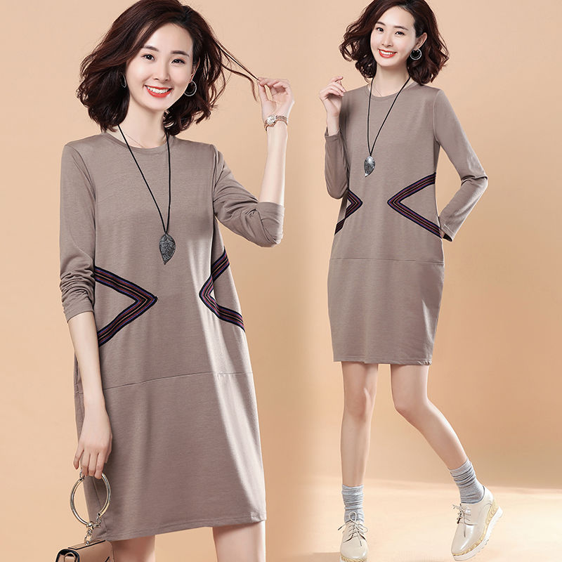 70后女人，秋天尽量别穿紧身裤!XL-5XL秋裙，再胖也能穿