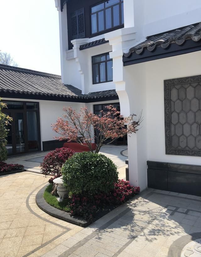 都说农村盖不了这栋别墅?新中式带院子自建房，你看你可以盖吗?