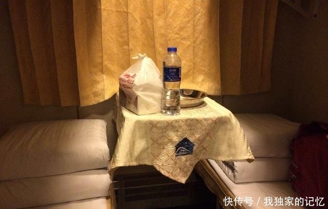  【全车】国内最特殊的火车之一，不仅全车都是卧铺，而且中途不