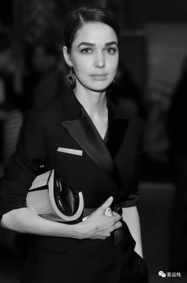 俄罗斯足球队借过，轮到时尚军团上场了|会玩