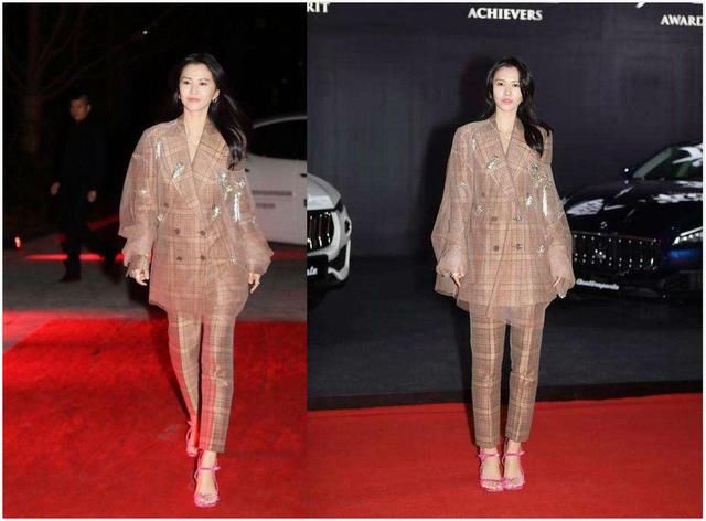 衣不惊人死未休，谭维维成新闻衣服占了一半功，招招式式都惊人！