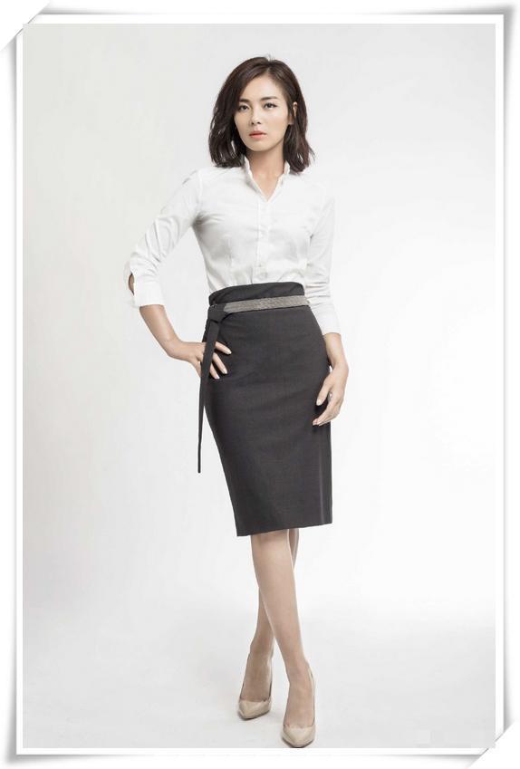 刘涛是素颜，董卿也是素颜，两人同框往那一站，差距竟如此尴尬？