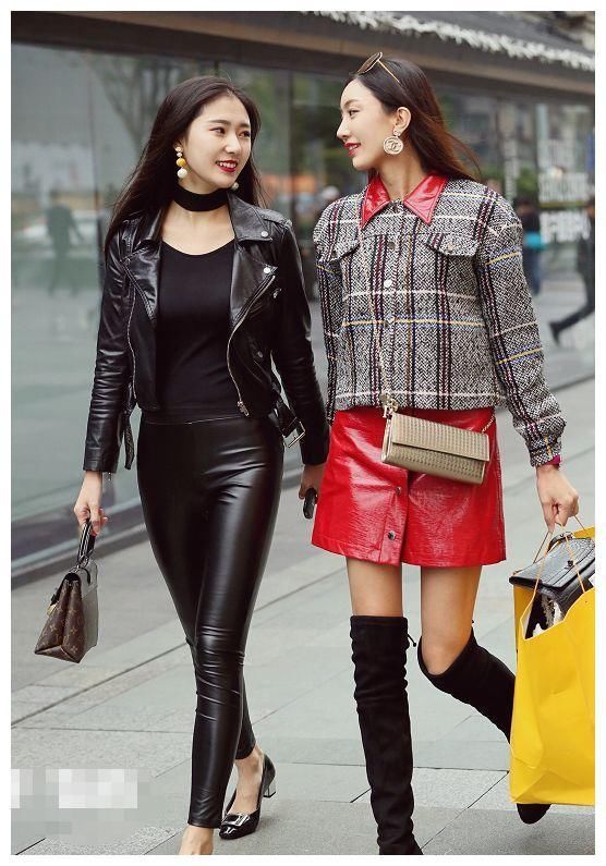 街拍:图五穿“春丽装”，露大腿，露“纹身”，真是惹不起!