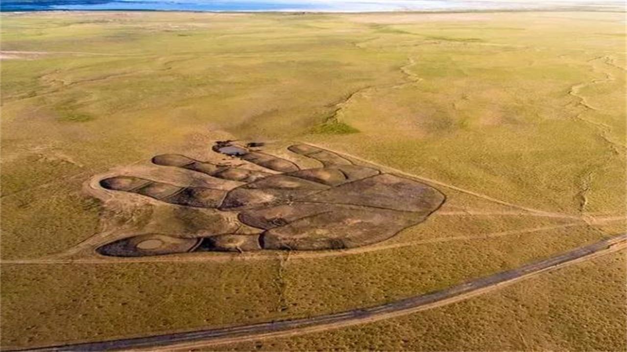 在我国的北方有一个巨型掌印景点,总投资6亿元,你见过吗?