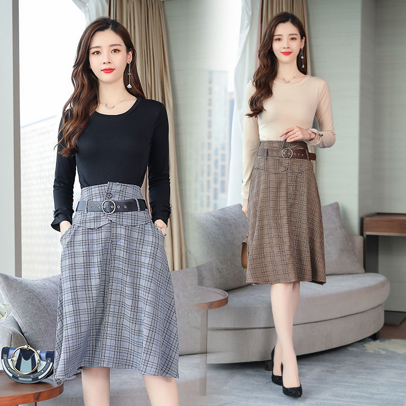 这连衣裙刚上市就火得‘’一塌糊涂‘,40岁女人穿美的倾国倾城