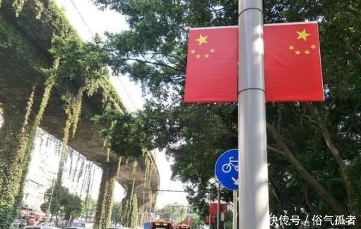 国旗漫卷，初心永恒，白云献礼新中国70华诞！