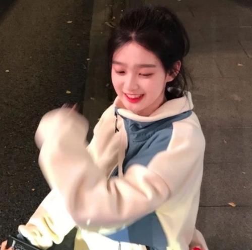 女生|女生经常对嘴唇做这“3件事”,樱桃嘴非你莫属,明白的女孩都笑了