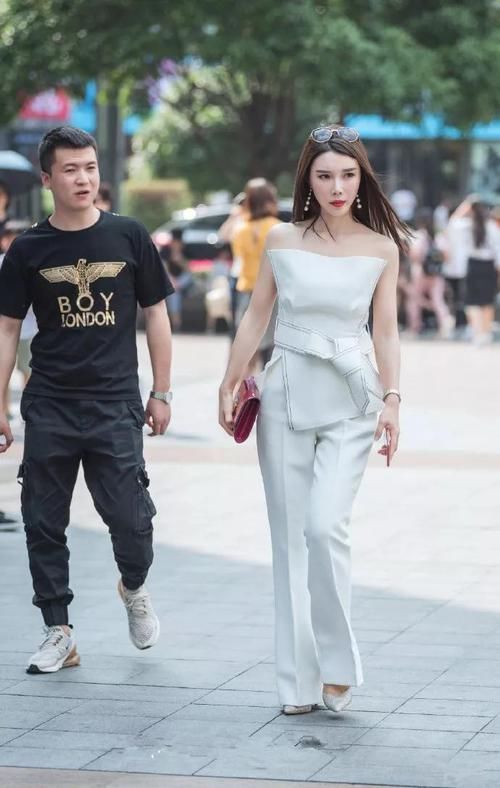  拒绝■高跟鞋搭配紧身包臀裙，这种魅力相信没有人可以拒绝
