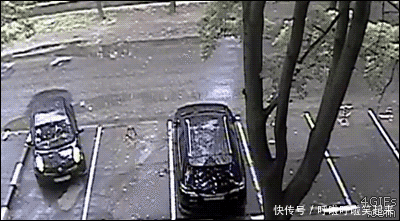 【可怕】GIF搞笑趣图:开车水平不行啊!是不是女司机啊!太可怕了!
