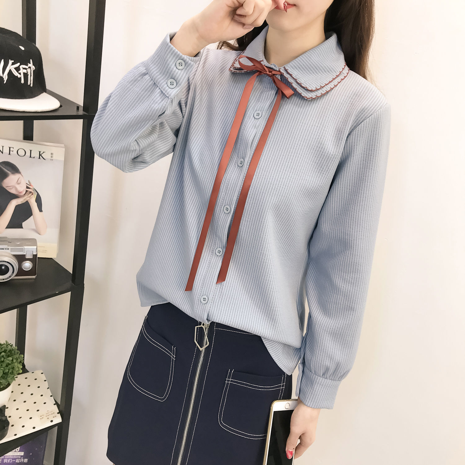 过时的衣服收起来吧，女人今秋穿小香风衬衫，才知道什么叫优雅美