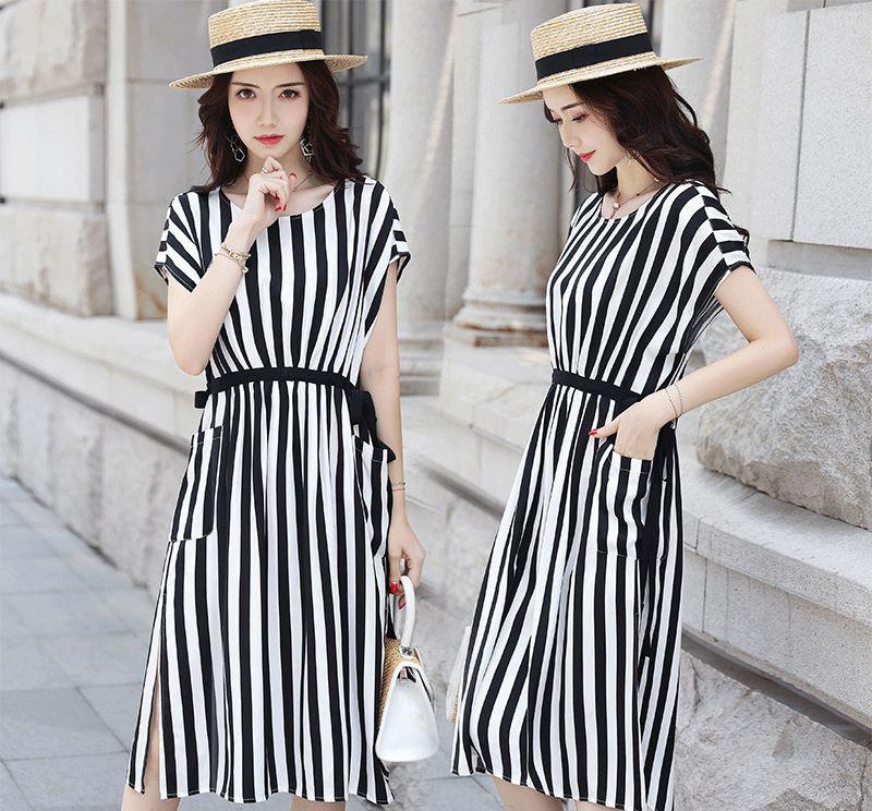 四五十女人别老穿便宜货，三伏天穿时髦蚕丝裙，美的不像中年人