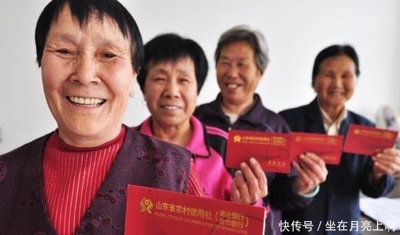 今年,农村的厕所改革将会继续,老年人补贴标准将提高！