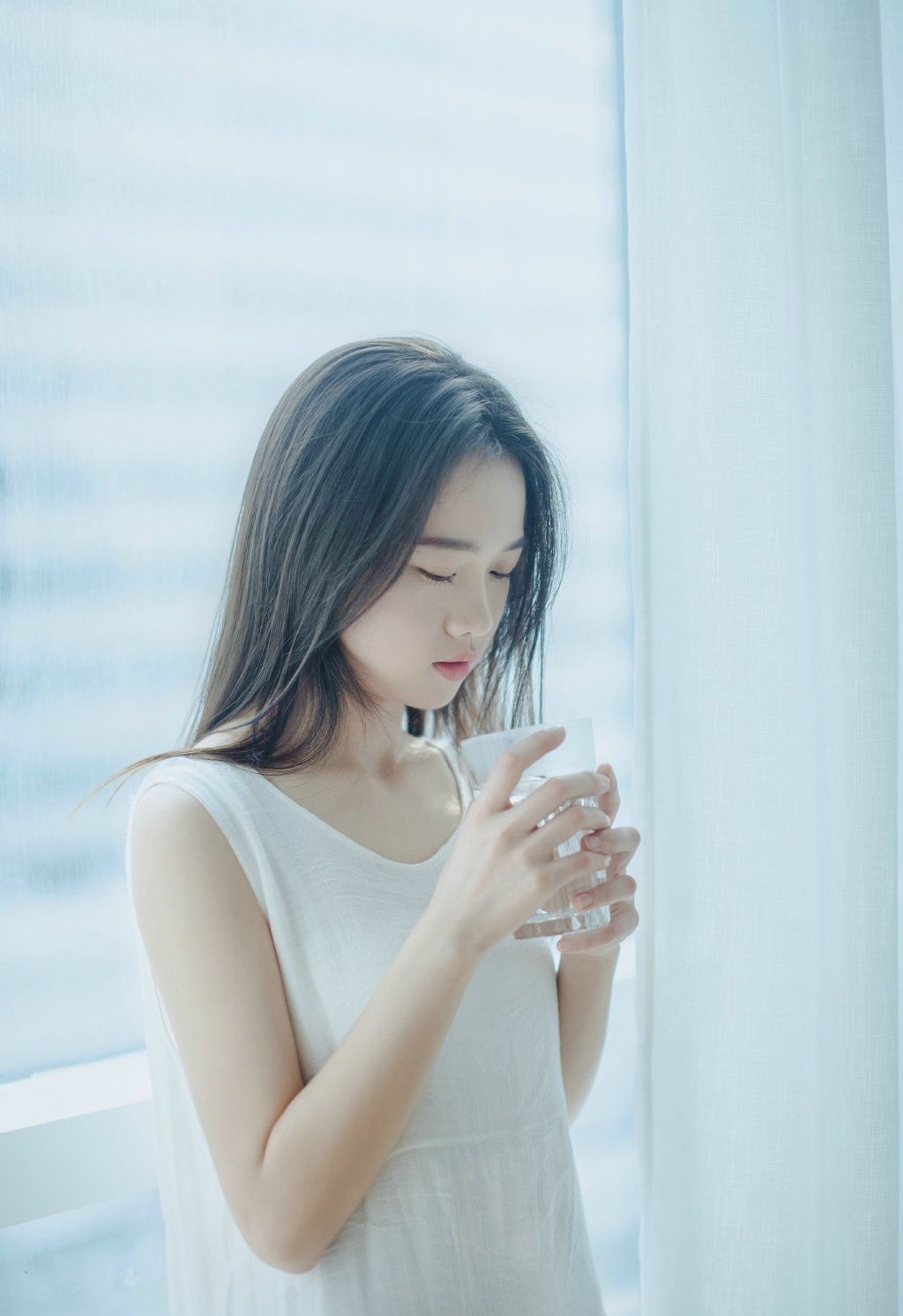 笑容甜美的大长腿丹凤眼清纯肤白邻家清纯女孩私拍