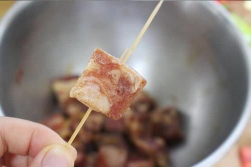  [烤箱]家庭版小烧烤，彩椒牙签羊肉，用烤箱就能轻松搞定