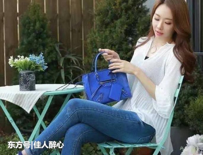 紧身牛仔裤让你穿的舒适,性感与优雅兼备,让人眼前一亮!
