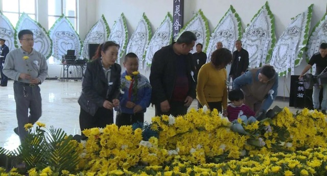 孟兆星烈士悼念活动仍在进行中 群众自发悼念络绎不绝