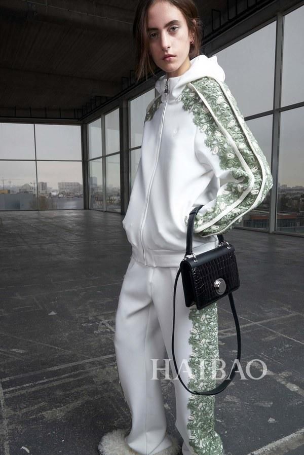 詹巴迪斯塔瓦利  2018早秋女装系列媒体预览：徜徉于高雅的艺术天