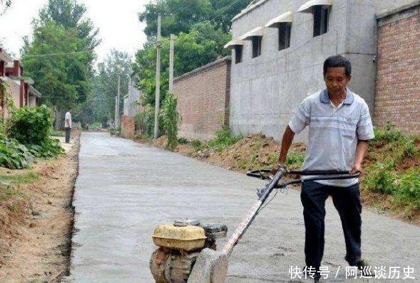  不修■村村通变成了“村村痛”农民为什么不修宽一些呢