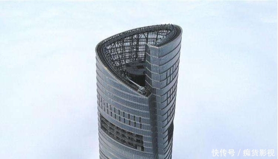  「刮风」高达632米的上海中心大厦，刮风摆动幅度超1米，遇到地