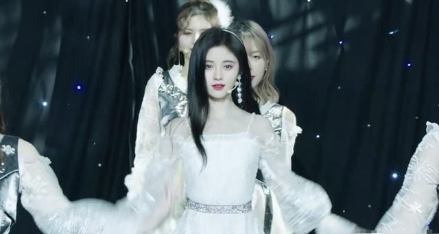 『 仙气』一身白裙仙气飘飘,不愧是“四千年美女”,鞠婧祎更新舞蹈mv