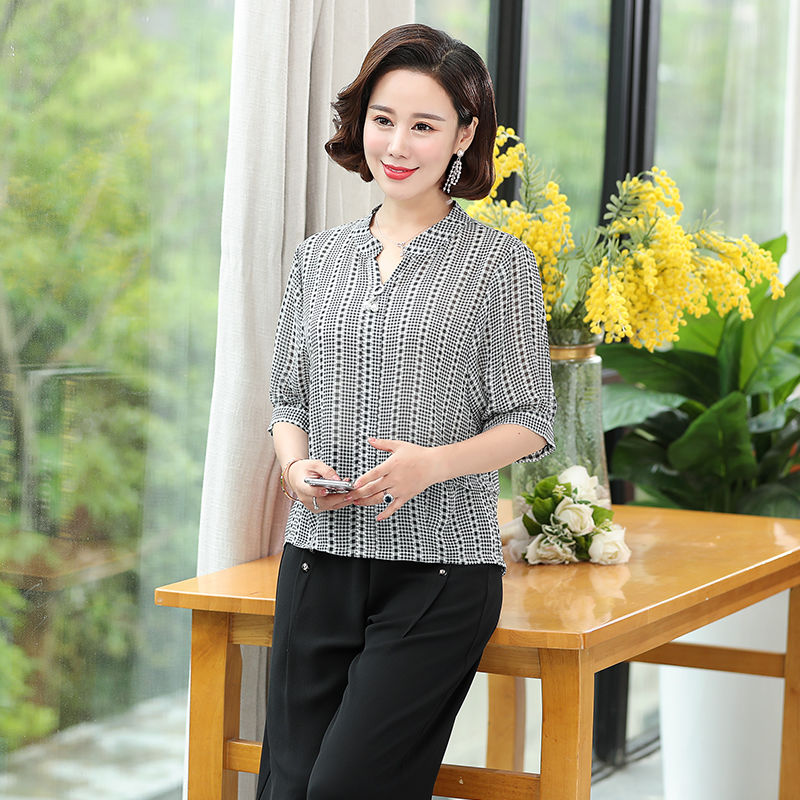 “妈妈装”又出新款了,巨适合五六十岁妈妈,穿上想不美都难