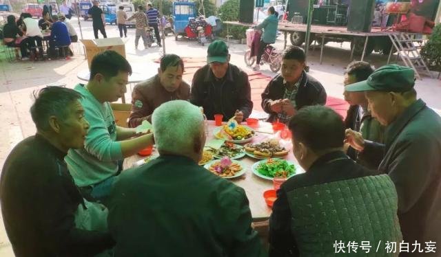  [超乎]苏北农村给新生儿“送粥米”，吃大席场面热闹非常，超乎想象！