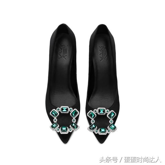 女人永远少不了一双高跟鞋