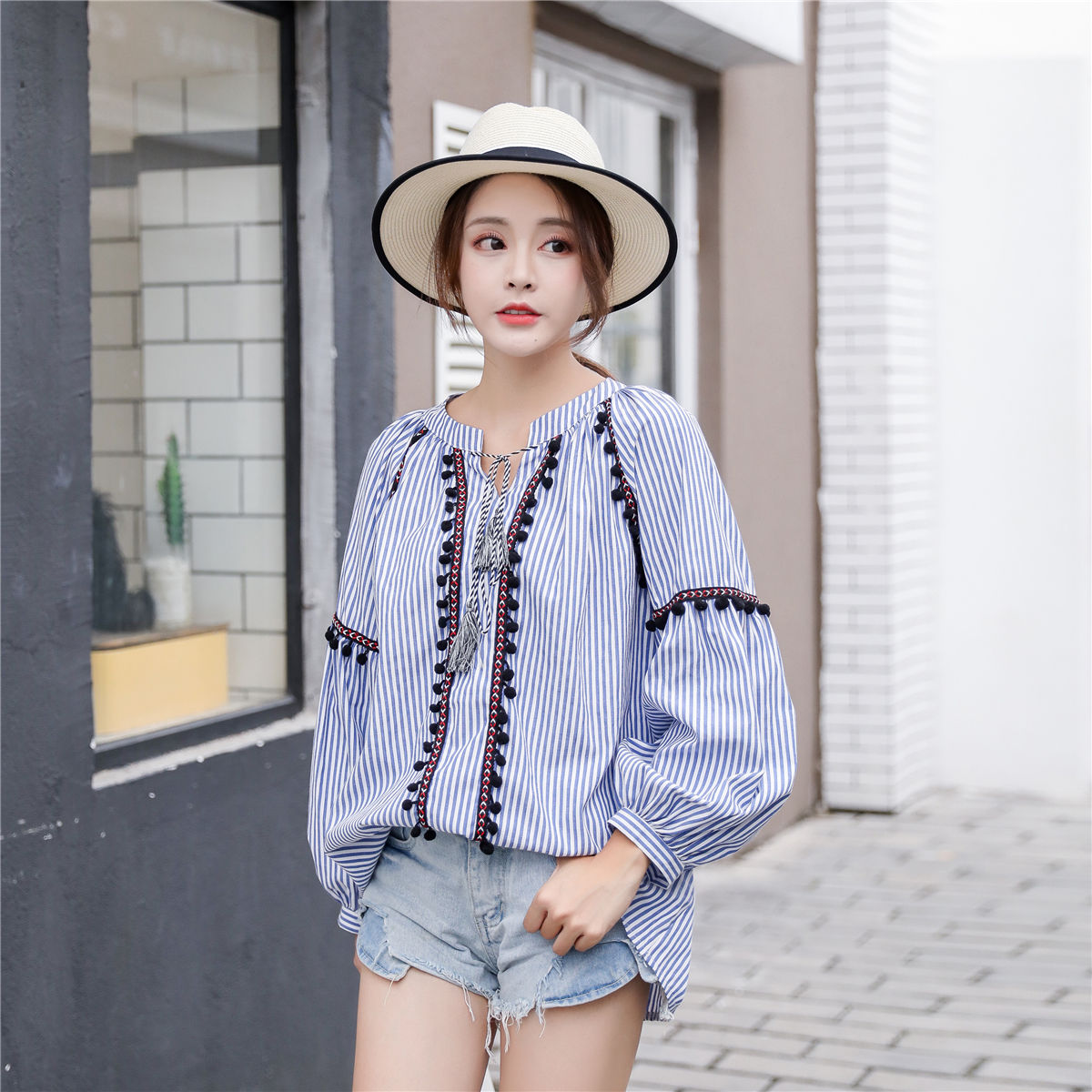 老婆虽然矮，但她很会打扮!欧货衫搭配小脚裤，没人相信她1米5