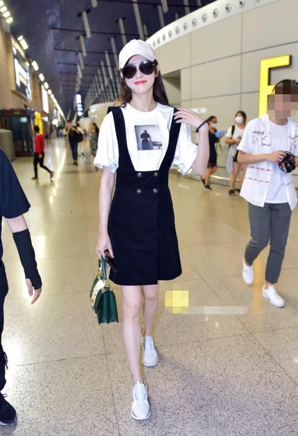 佟丽娅又接回了长发，侧颜撞脸唐嫣，气质却胜过唐嫣!