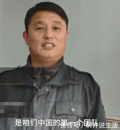 中国旅行团俄罗斯遇抢劫，俩山东大汉撂倒3名歹徒，身手太了得