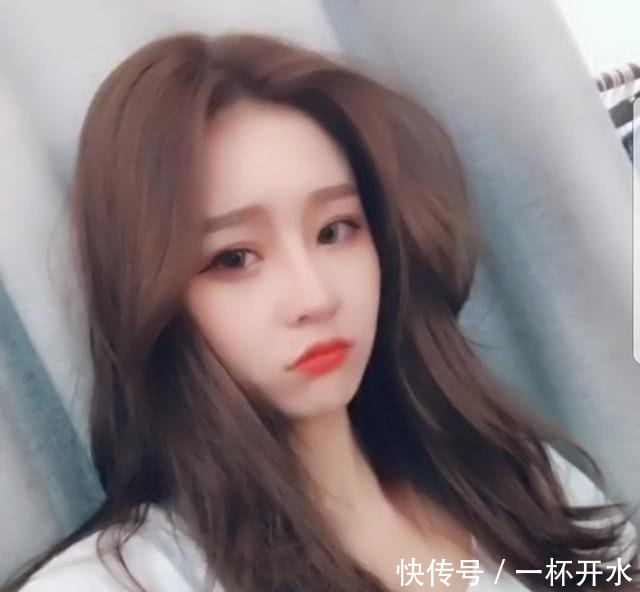 抖音女神温婉泪洒直播间，回应堕胎传闻，真实容貌像40岁大妈！