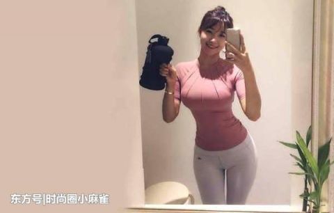  尽显|街拍：靓丽可爱的小姐姐，搭配一条打底裤，尽显迷人魅力！