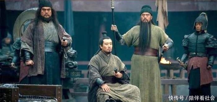 本来■张飞关羽本来就是一介平民,但他们武功却很高,是从哪儿学的呢?