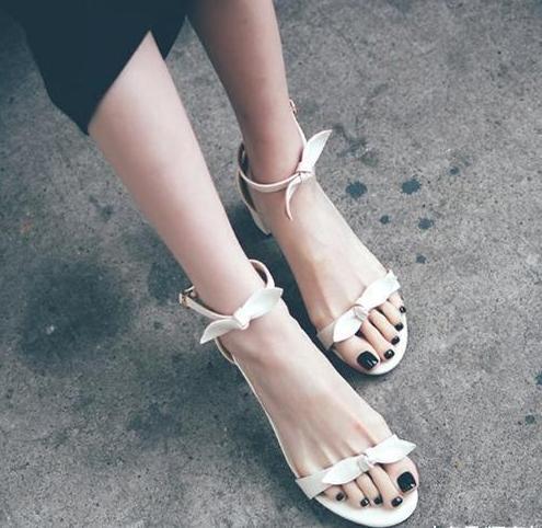 减龄必备蝴蝶结高跟凉鞋, 让你美足清凉一夏
