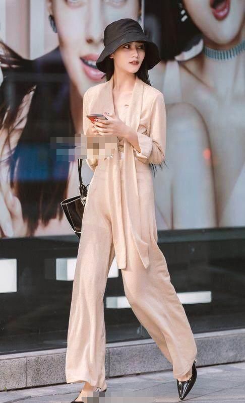 谁说微胖身材就不好了，那得看什么颜值和身材比例!