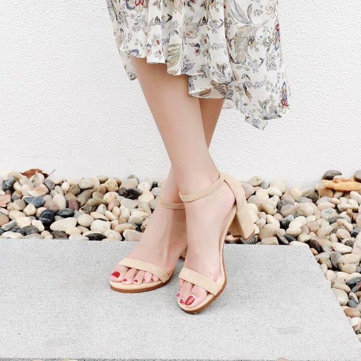 甜美的一字带高跟凉鞋, 散发痴迷的轻熟风韵