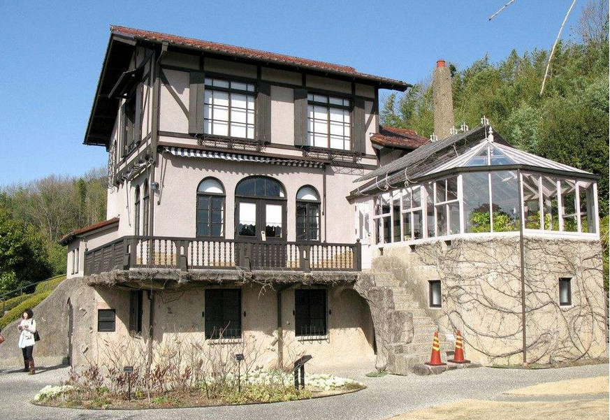 在日本，为何有钱人都是住公寓，穷人反而住别墅？今天总算知道了