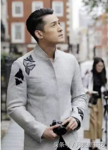 娱乐圈再现白眼狼，胡歌发文开除经纪人，网友:让她在娱乐圈消失