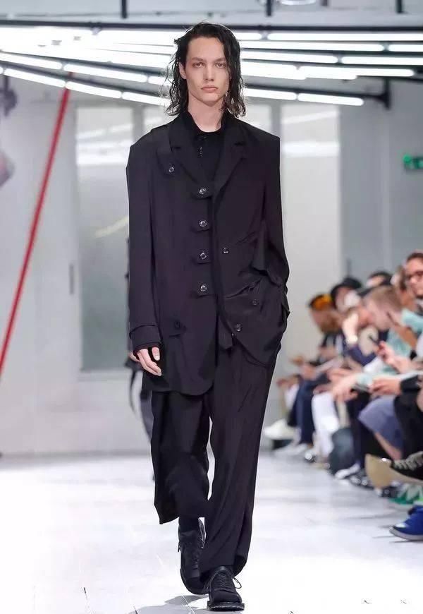 时装秀:Yohji Yamamoto 2020 春夏时装秀:山本耀司的黑色诗意想象