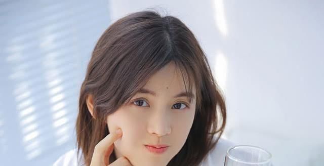  「白衬衫」一件绝不落伍的白衬衣，搭出归属于你的清新自然