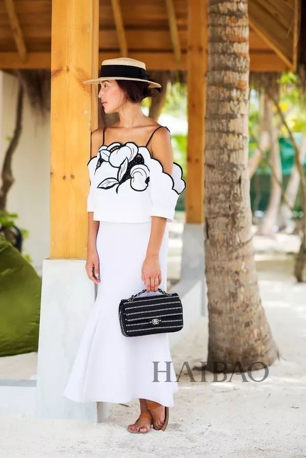 好看| 连衣裙+凉拖这组绝配CP，上班约会谁穿谁美!