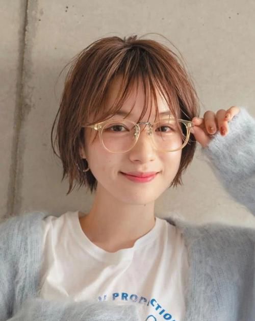  『女王』鼠年少不了这种本命“女王发型”，高级百搭还显白，谁染谁先美