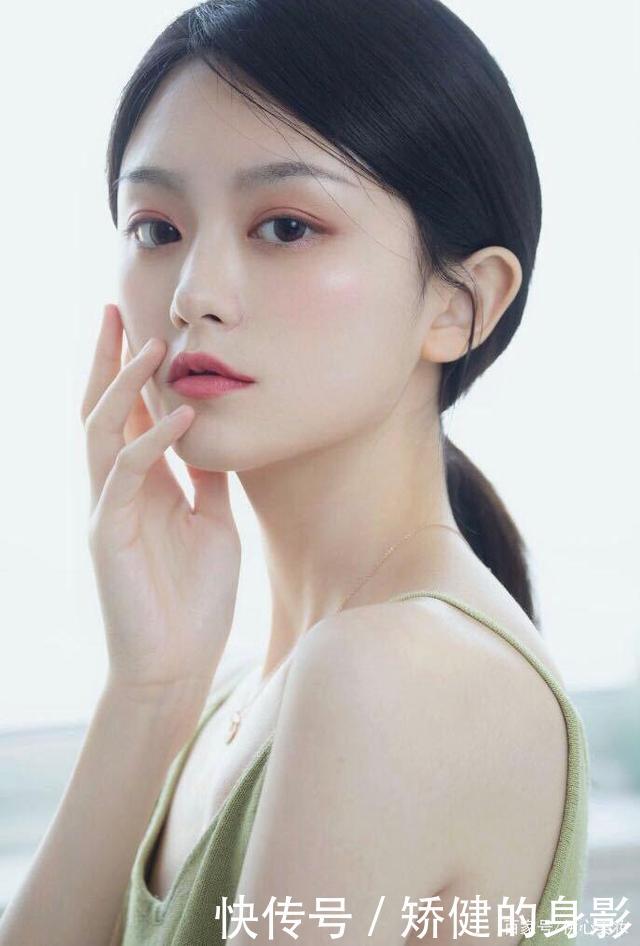  「女生」女生坚持做这4个动作，五官慢慢变得精致耐看，颜值惊艳惹人羡